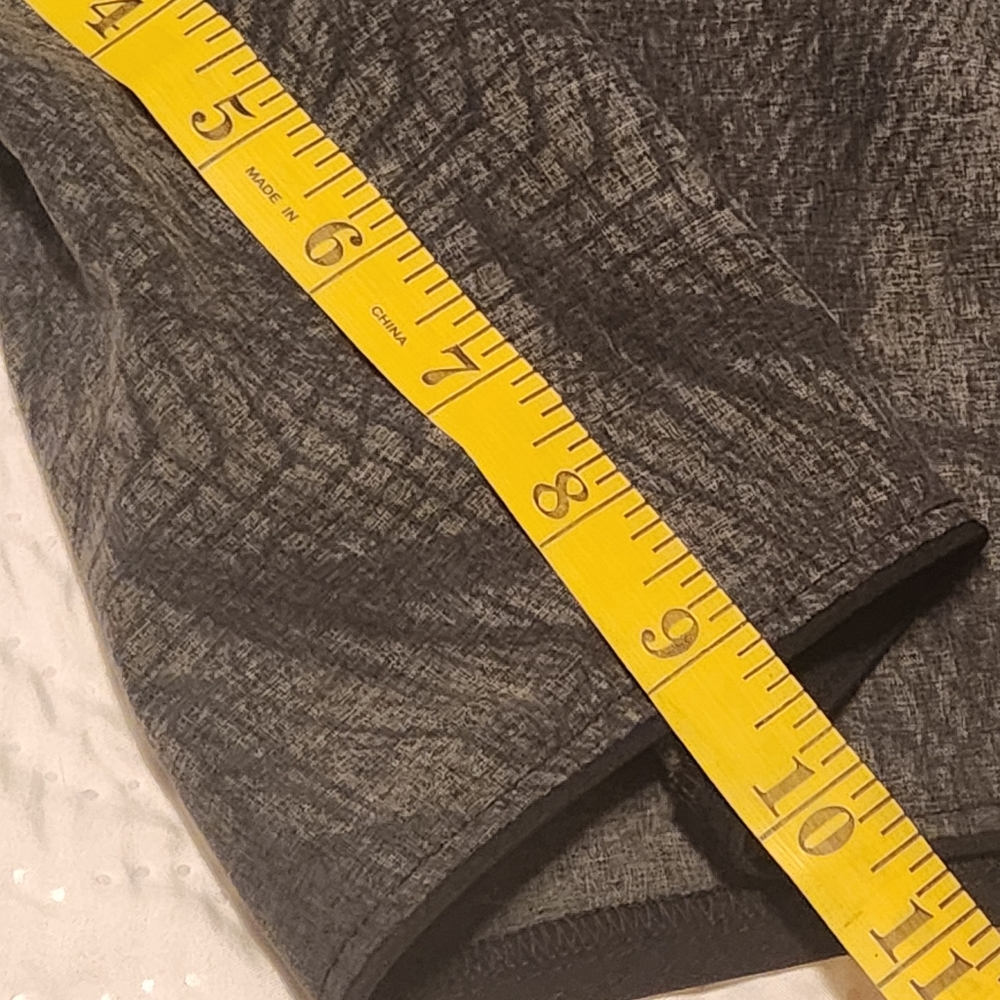 Oakley Black and Gray Board Shorts Size 36 - Picture 5 of 13
